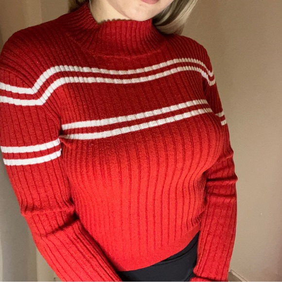 Ribbed Crop Top - Picture 3 of 10